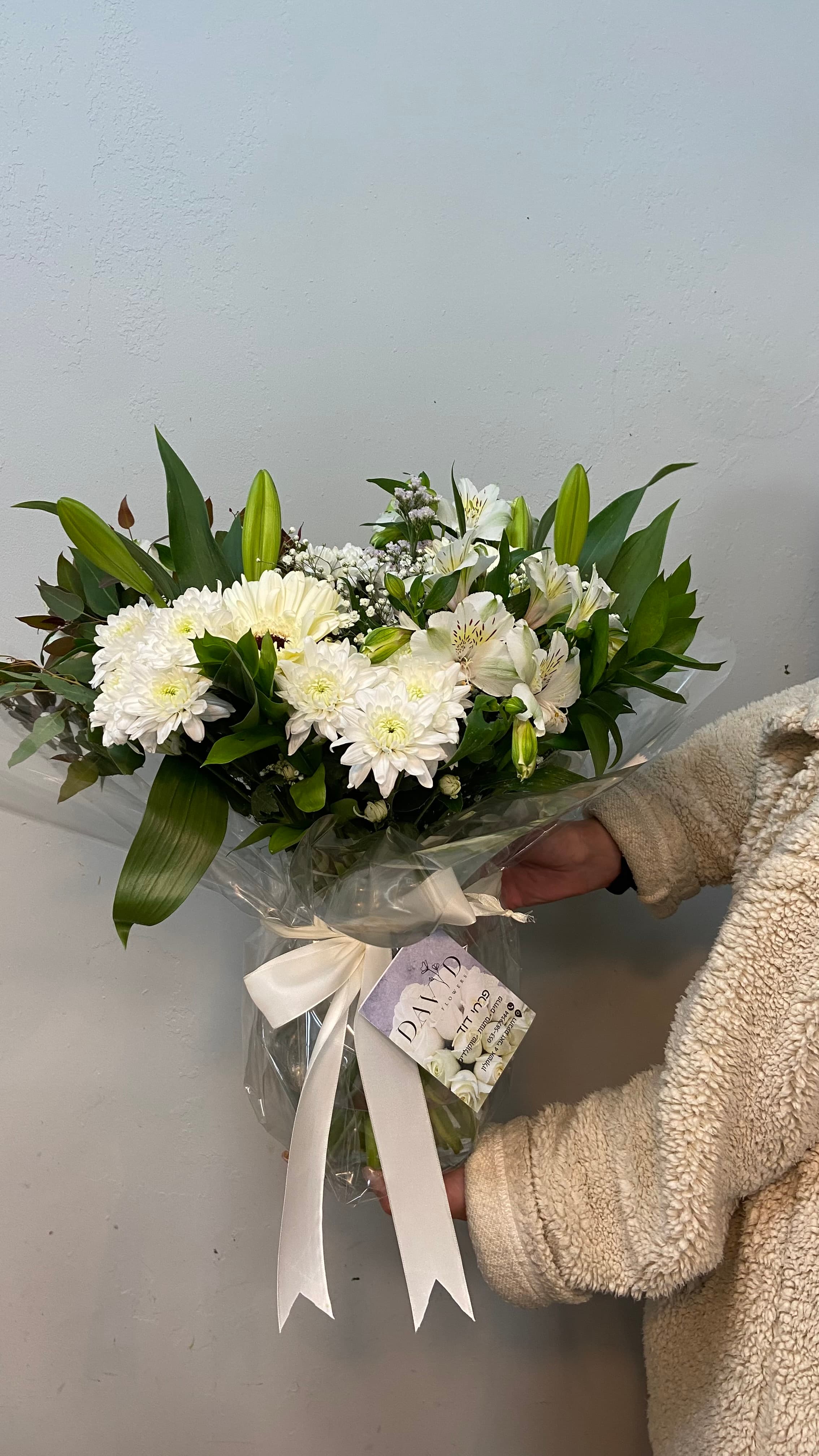 זר לבן באגרטל זכוכית